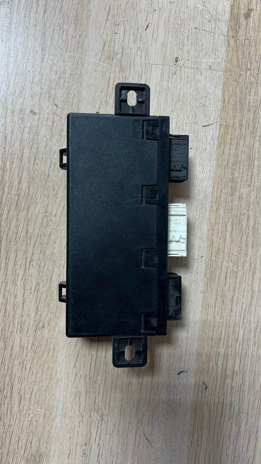 1995-2001 BMW 740iL Door Control Module 8377593 E39 5-Series and 7-Series