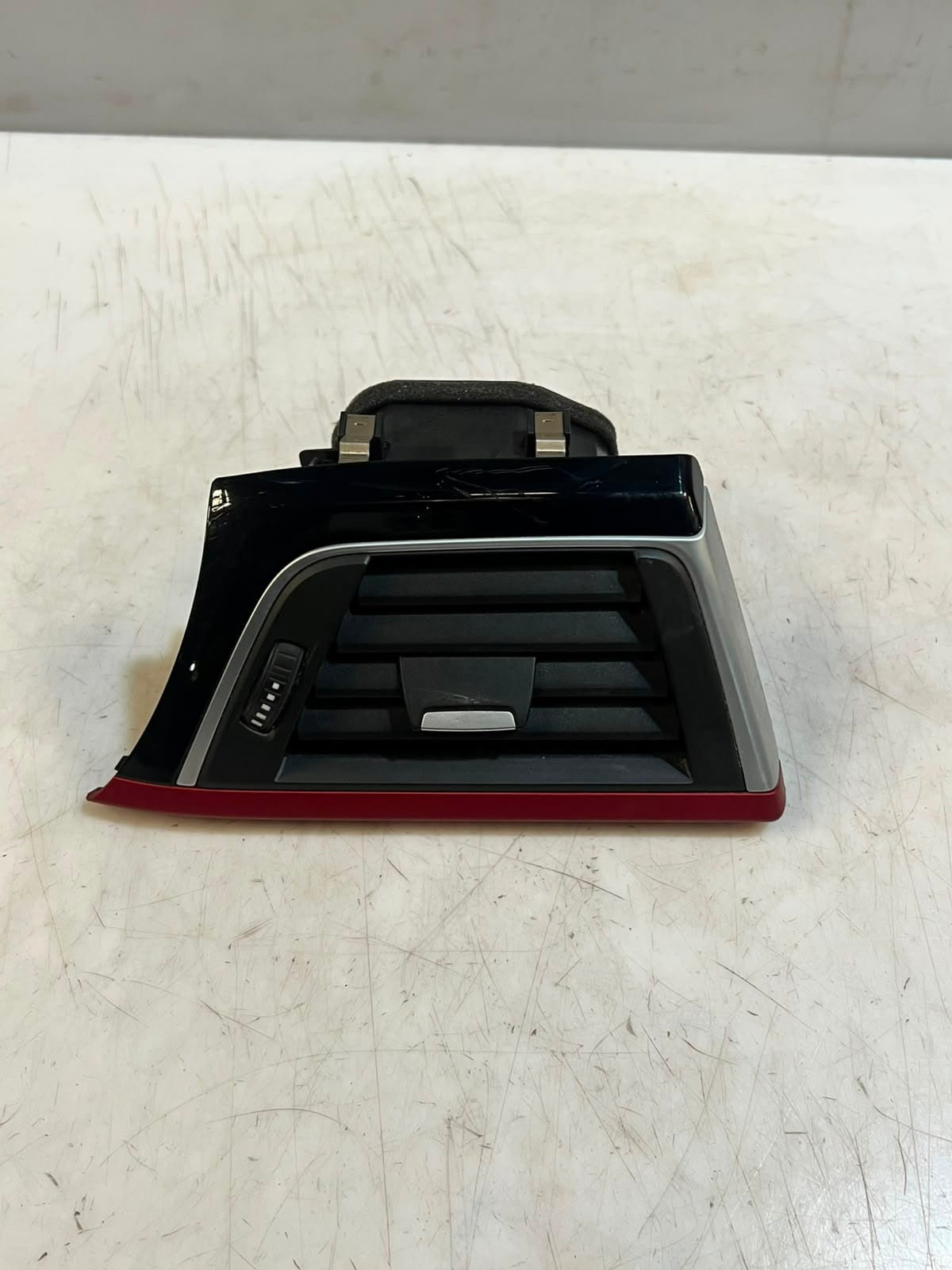 BMW 4' F30, F31, F80 F36 F32 F82 M4 Dashboard Air Vent Grille Right 9231995 OEM