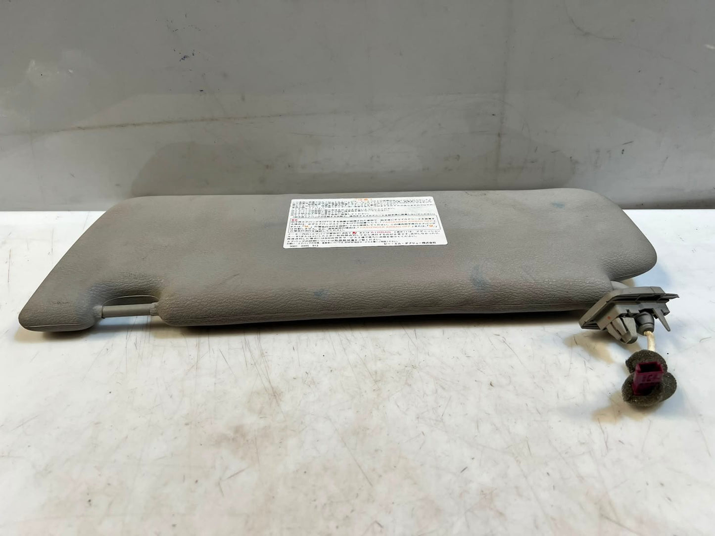 2006-2007 BMW 3 Series and 5 Series E90 E60 F34 GT650i Sun Visor 90010395913
