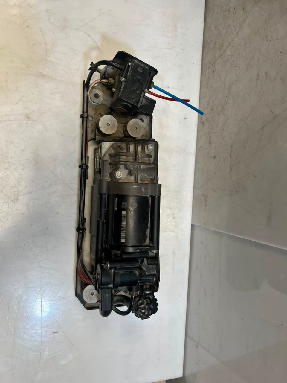 2010-2015 BMW 5' F01 F02 F10 F11 750Li Air Suspension Compressor 6794465 OEM