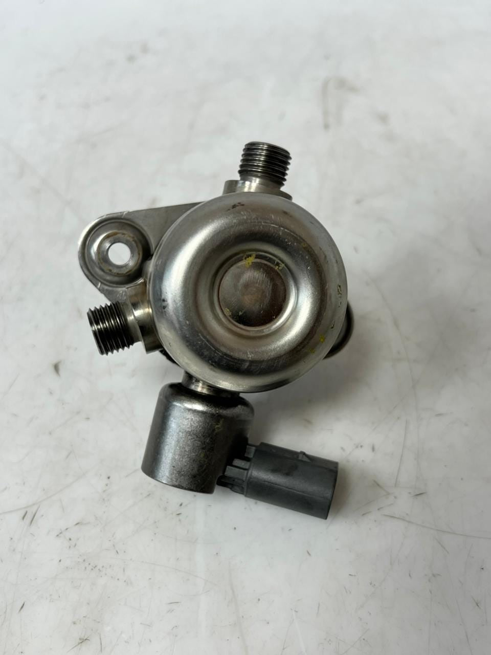 2014-18 BMW X5 550i 650i 750i 750Li X6 4.4L High Pressure Fuel Pump 7595339 OEM