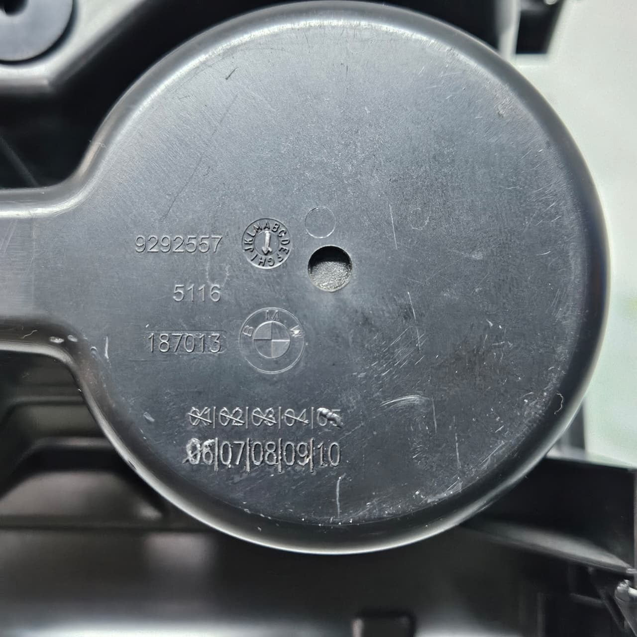 OEM 2016 BMW X1 F48 X2 F39Centre Console Cup Holder 9292557 