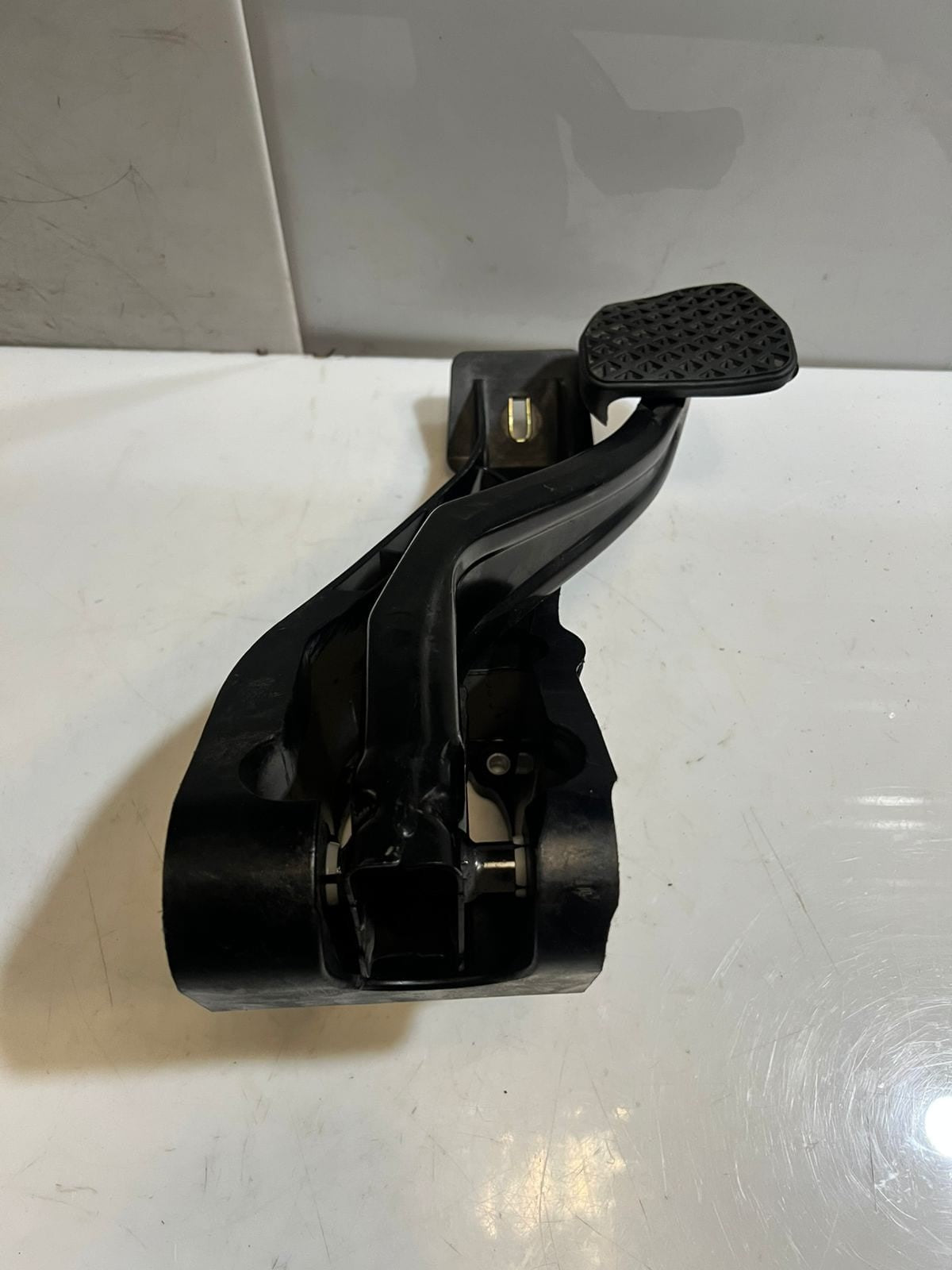 2022 BMW iX I20 xDrive 40 Brake STOP Pedal BRACKET 6893659 OEM