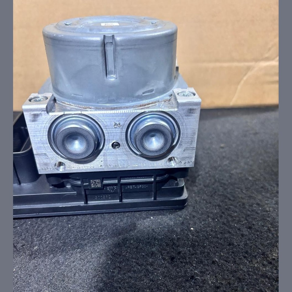 OEM 2012-2018 BMW 328I F30 ABS Anti-Lock Brake Pump Module Unit 6875814 6875813