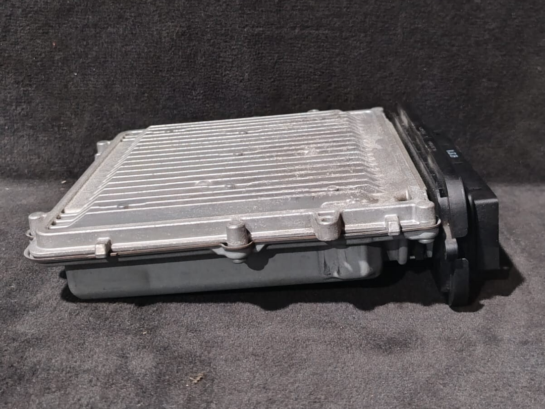 BMW 5 7 SERIES F01 F02 F10 F07 N57 D30A ENGINE CONTROL AUTOMATIC - DDE  8509757