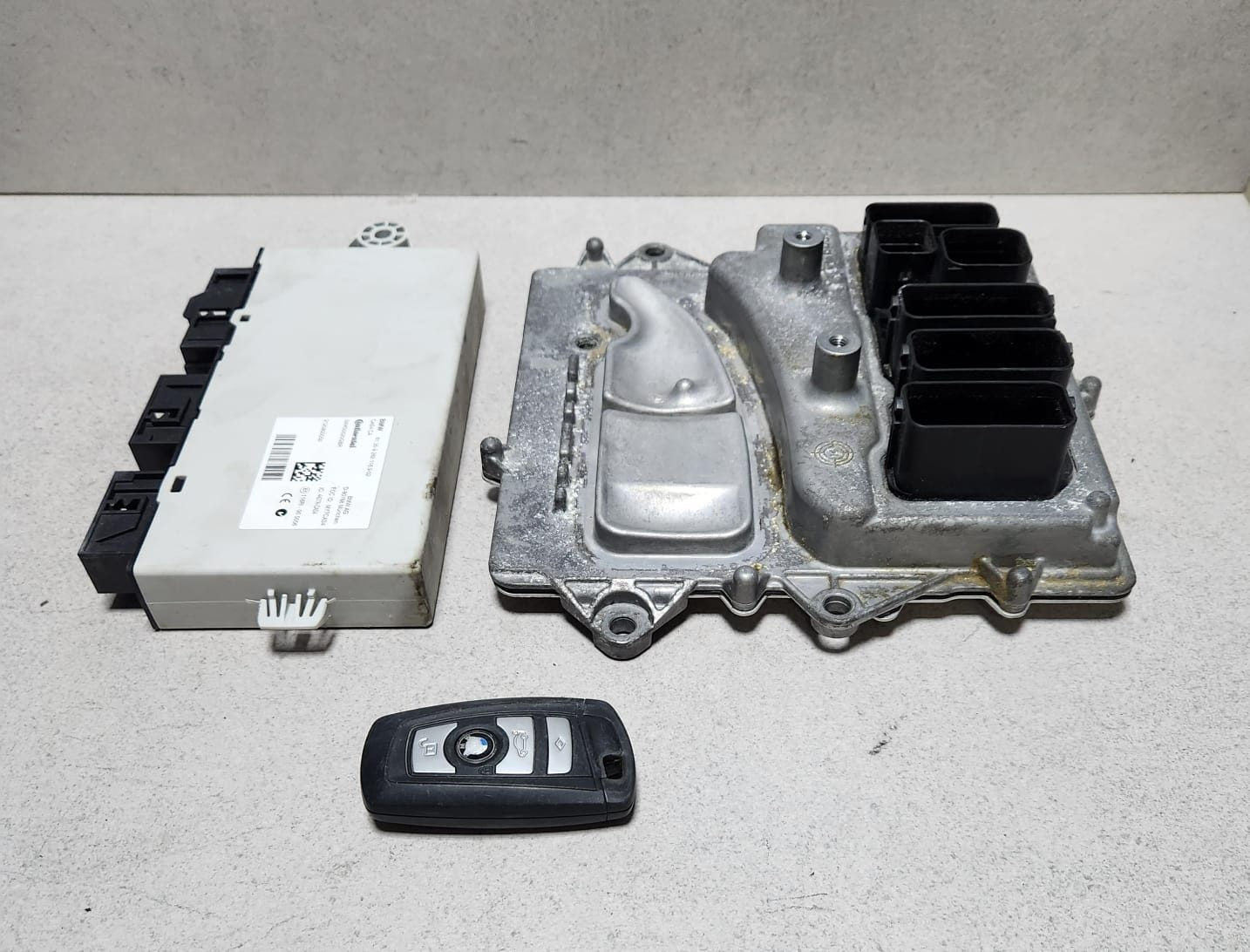 2015 BMW ActiveHybrid 7 Engine Control Module 8641404 F01 F02 F10 F30 ECU SET