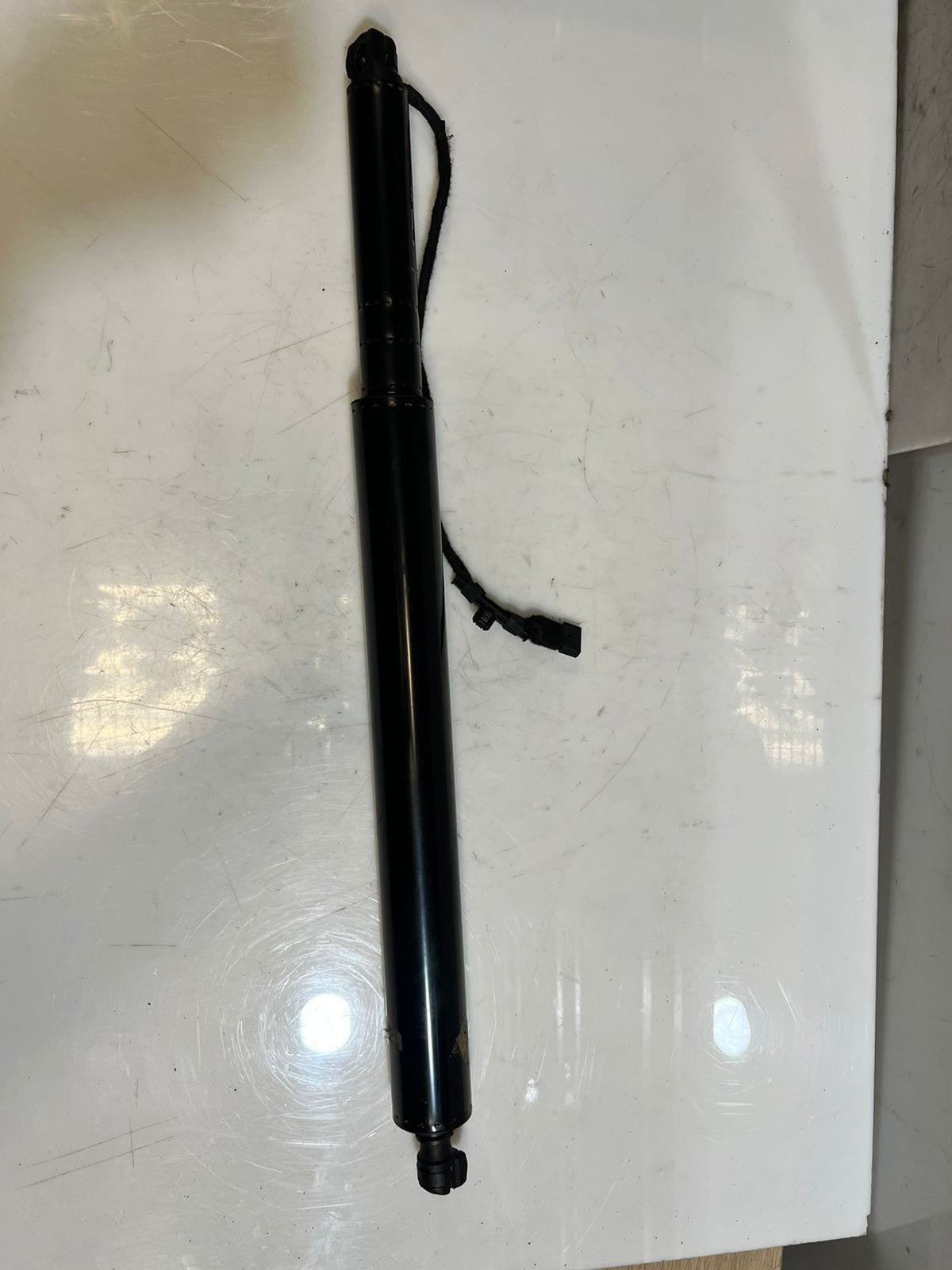 BMW iX xDrive 120 Tailgate Gas Spring Left SPINDLE 5A635D3 OEM