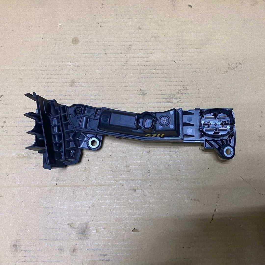 2018-2020 BMW 530e Positive Battery Jumper Point 9339830  740Le, 745e, and X3 G0