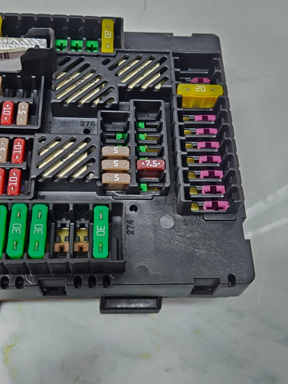 2019-2023 BMW X7 X5 G05 Rear Power Distribution Fuse Box 8706212 OEM