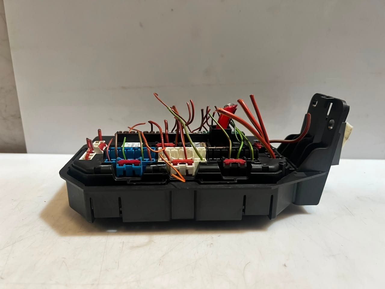 BMW F15 X5 and F16 X6 35iX Front Power Distribution Fuse Box 9316568 OEM