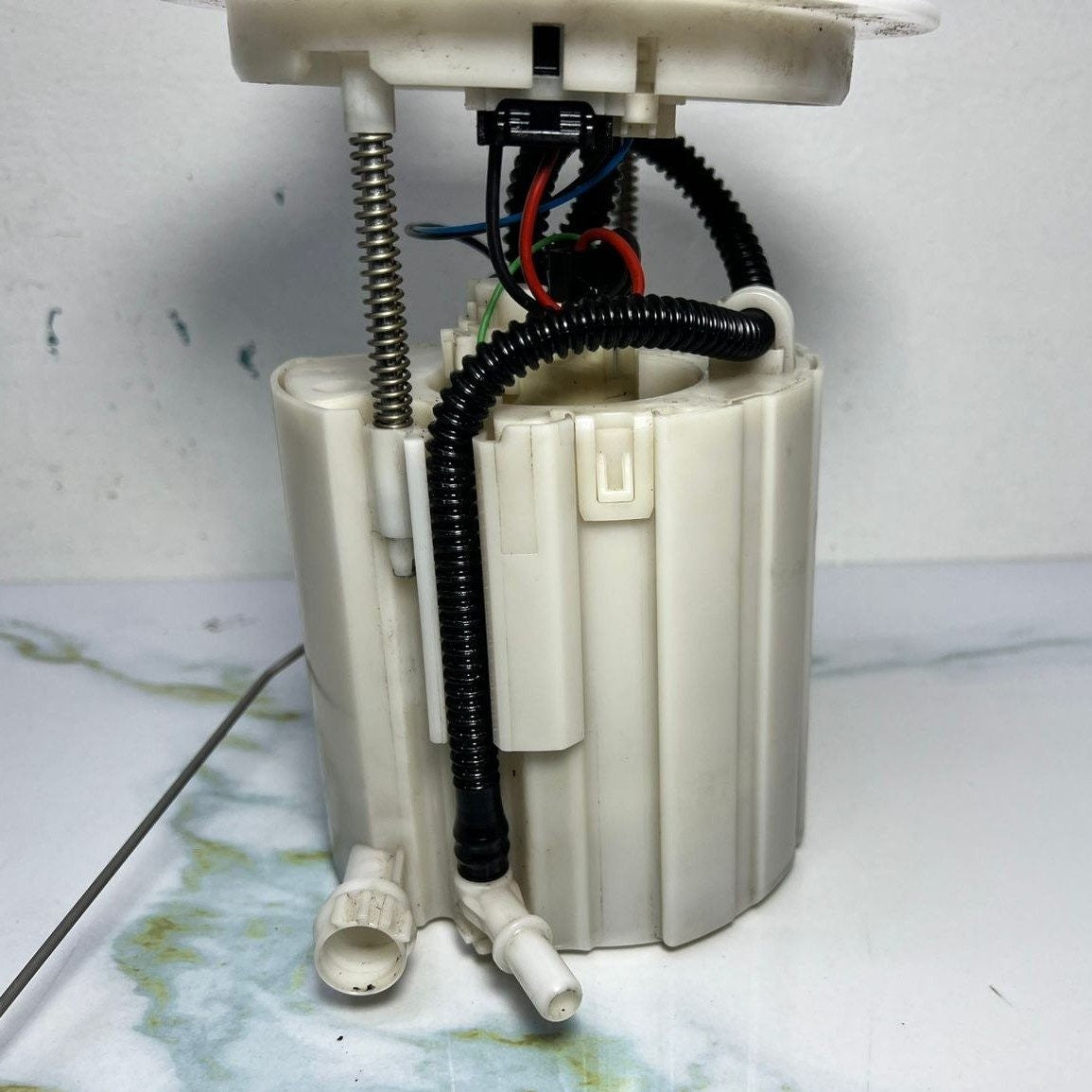 2013-2016 Mercedes-Benz GL350 Fuel Delivery Module A 166 470 29 94