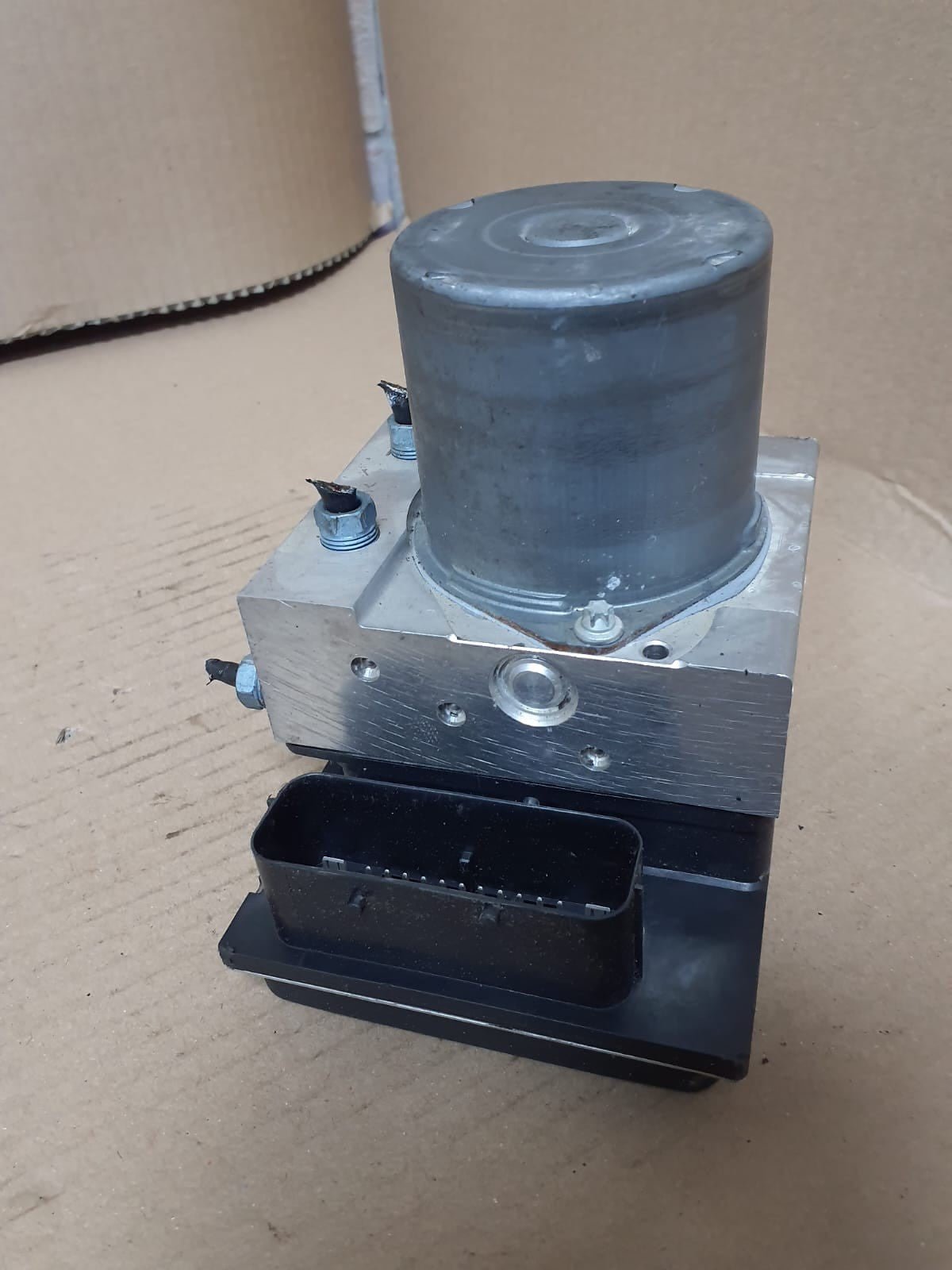2010-2015 BMW X1 E84 ABS Hydraulic Brake Pump Control Module 6860214 OEM