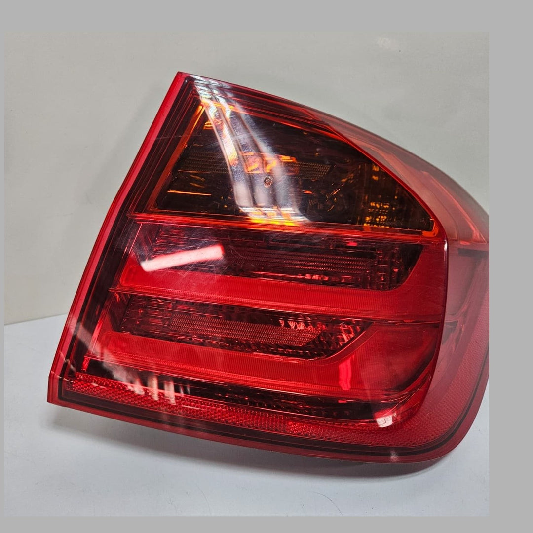 OEM BMW 3 Series F30, F35, F31 Rear Right Taillight 7259894