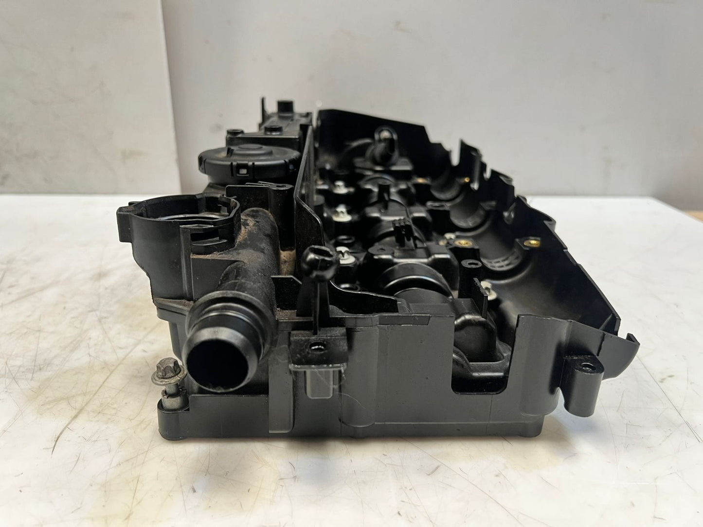 BMW F20 F22 F21 E90 E91 E92 E93 Cylinder Head Valve Cover 8589941 OEM
