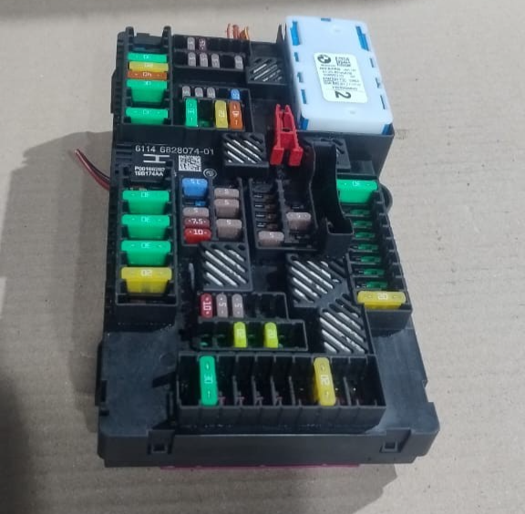BMW F98 F97 X4 X3 G01  M BODY FUSE BOX CONTROL MODULE OEM  6828074