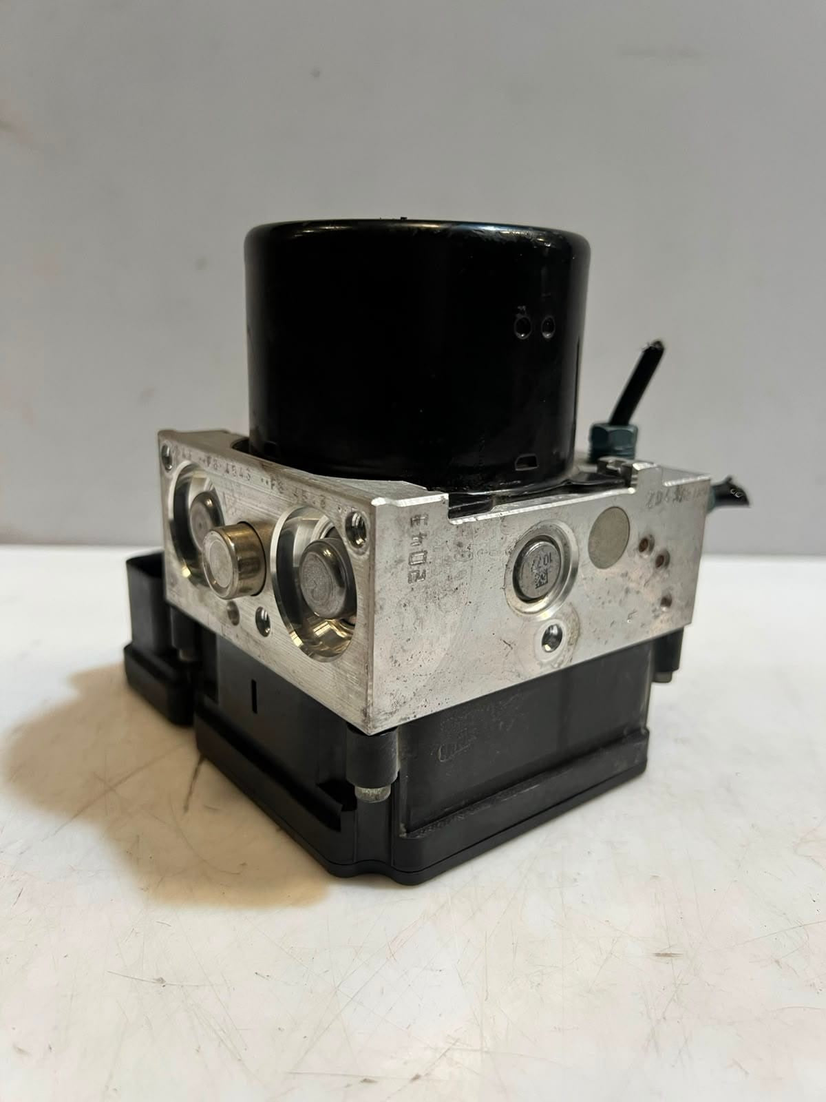 2012-2013 BMW F30 3 Series including 320i 328i Abs Pump Control Module 6793936