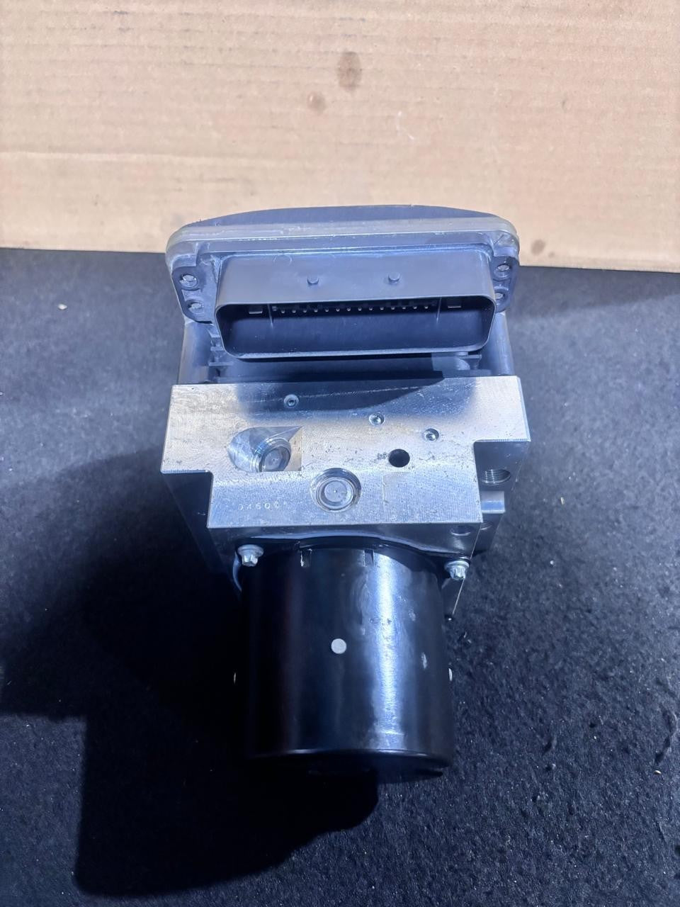 BMW 7 SERIES F01 F02 730D F10 N57 OEM ABS Pump Brake Control Unit 6792478 Bosch