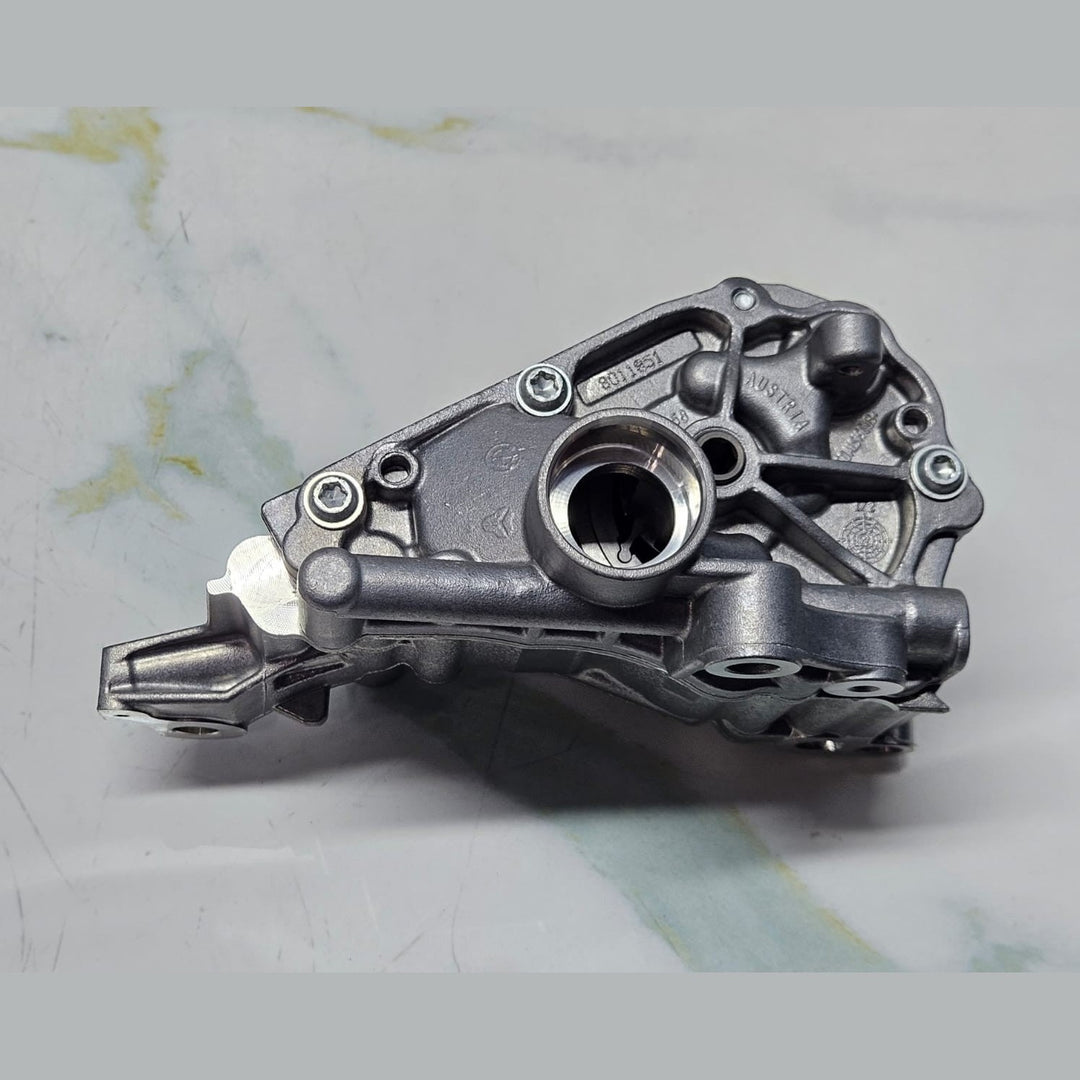 OEM BMW F80 F82 F83 M3 M4 S55 Engine Oil Lubrication Pump Brand New 8011851