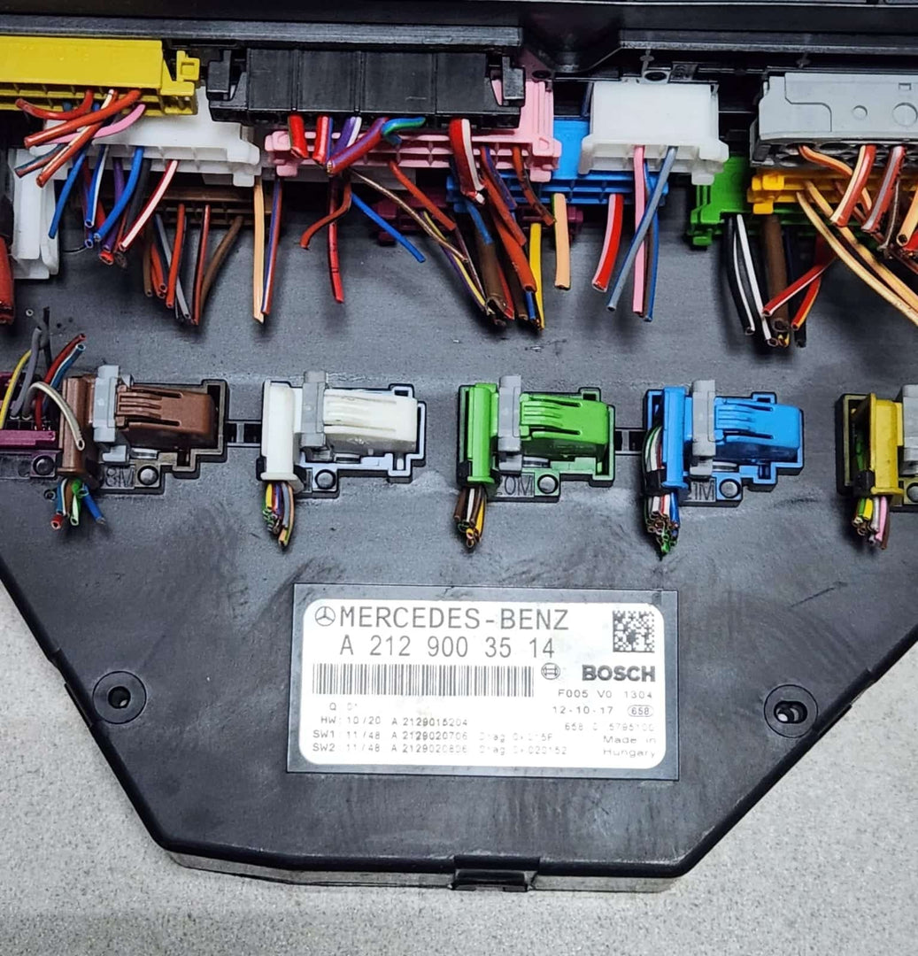 2006-2013 Mercedes-Benz W204 C-Class Fuse Box Control Module A2129003514 