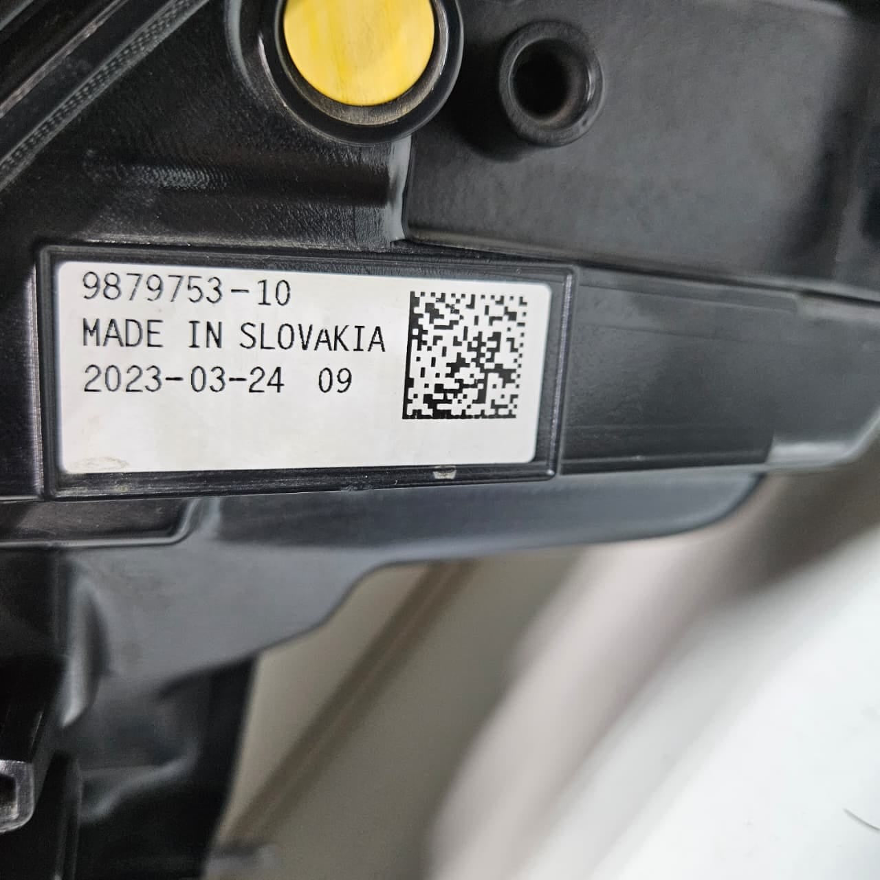 9879753-2023 BMW XM G09 Taillight Rear Left OEM