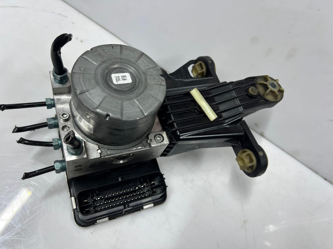 2020-2024 BMW 330i Abs Anti Lock Brake Pump Control Unit 5A25EE0