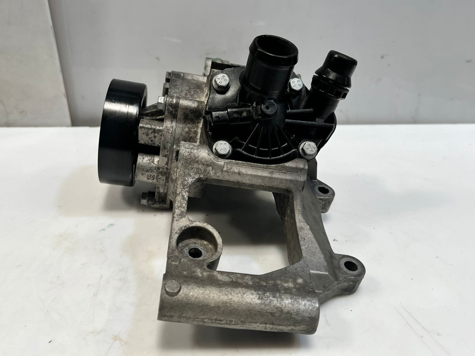 Mini Cooper F55 F56 F57 F45 F46 Coolant Water Pump Support Bracket 2381337