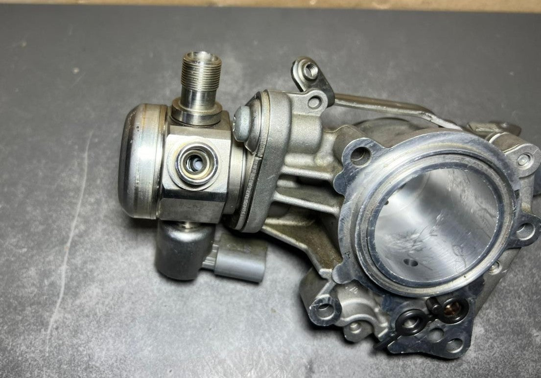 12-18 Mercedes W212 C300 M276 High Pressure Fuel Pump W/Housing A276 0700601 OEM