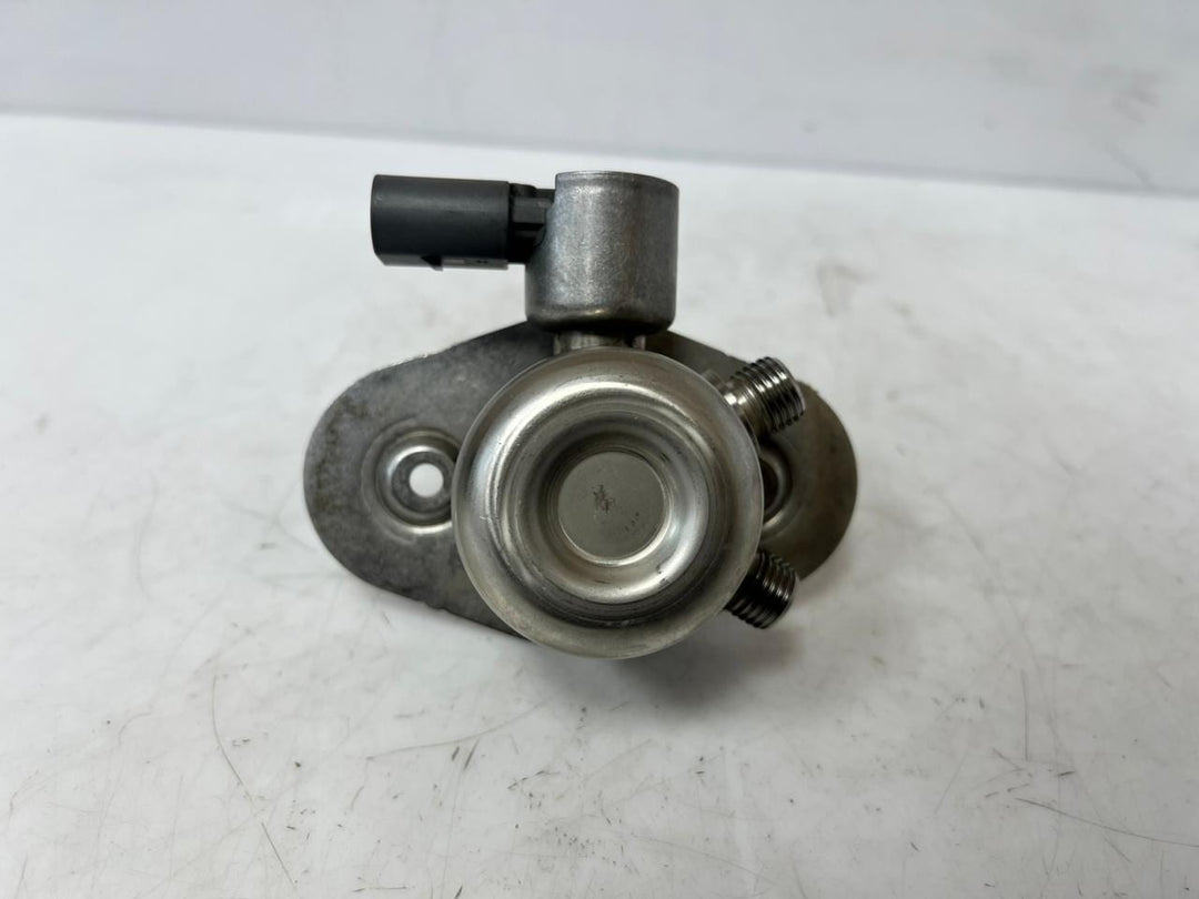 2012-2016 BMW 328i F30 F31 F32 F33 F34 F36 N20 High Pressure Fuel Pump 7584461