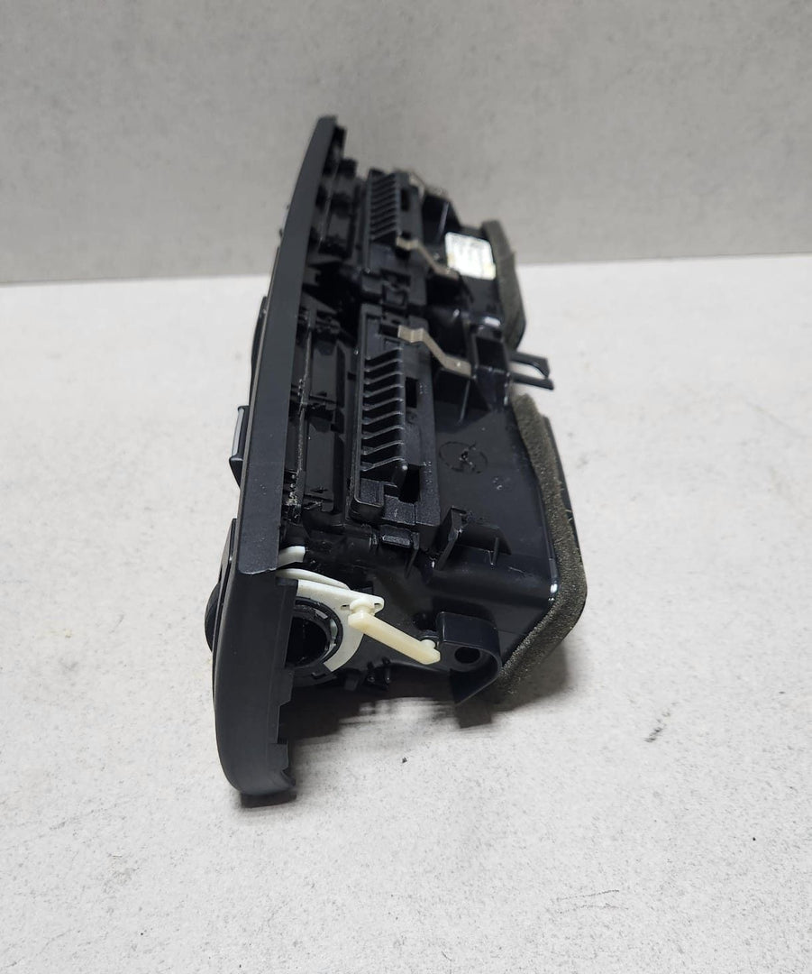 BMW Dashboard Center Air Vent 92053571 Series F20 F21, 2 Series F22 F23