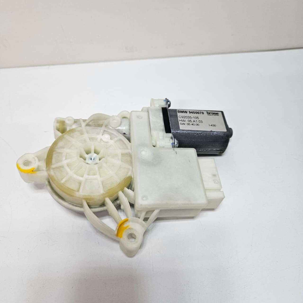 2019-2025 BMW X5 G05 X7 G07. Door Window Motor 9450070 Front Right