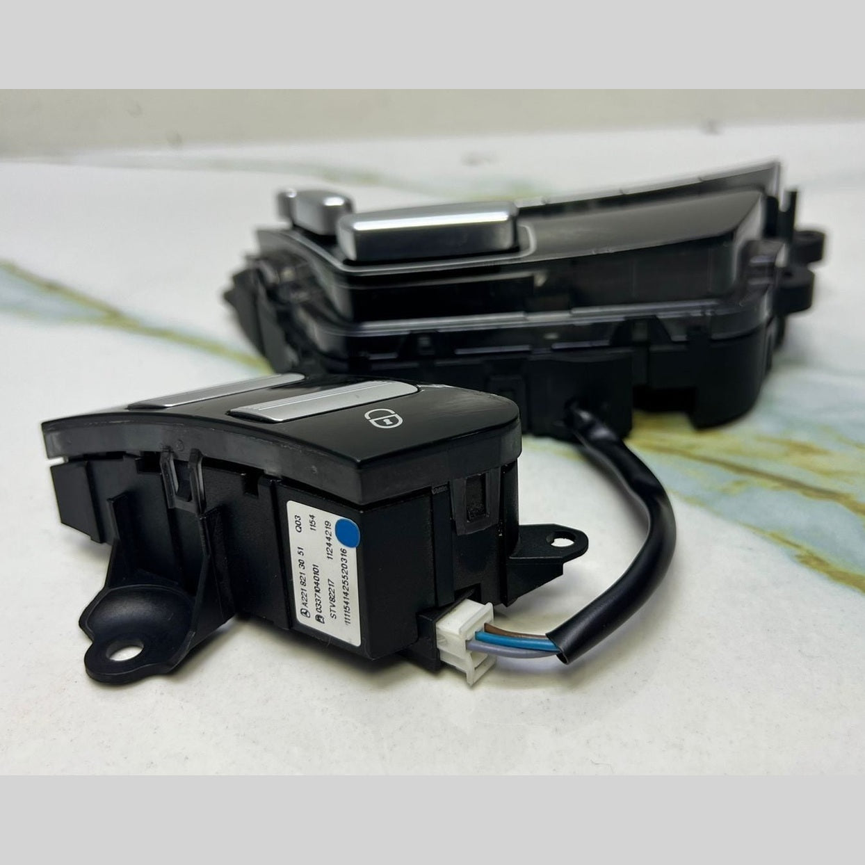 Mercedes-Benz Front Passenger Seat Control Switch Unit A221 8701879 W221 S-Class