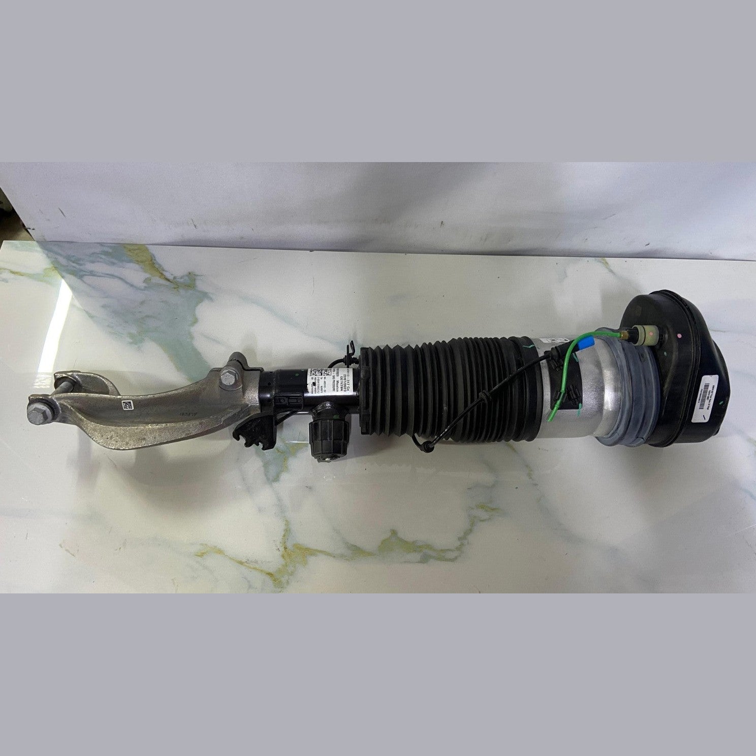 OEM BMW X7 G07 LCI Air shock absorber front left 7831561 ASSEMBLY 2020-2025