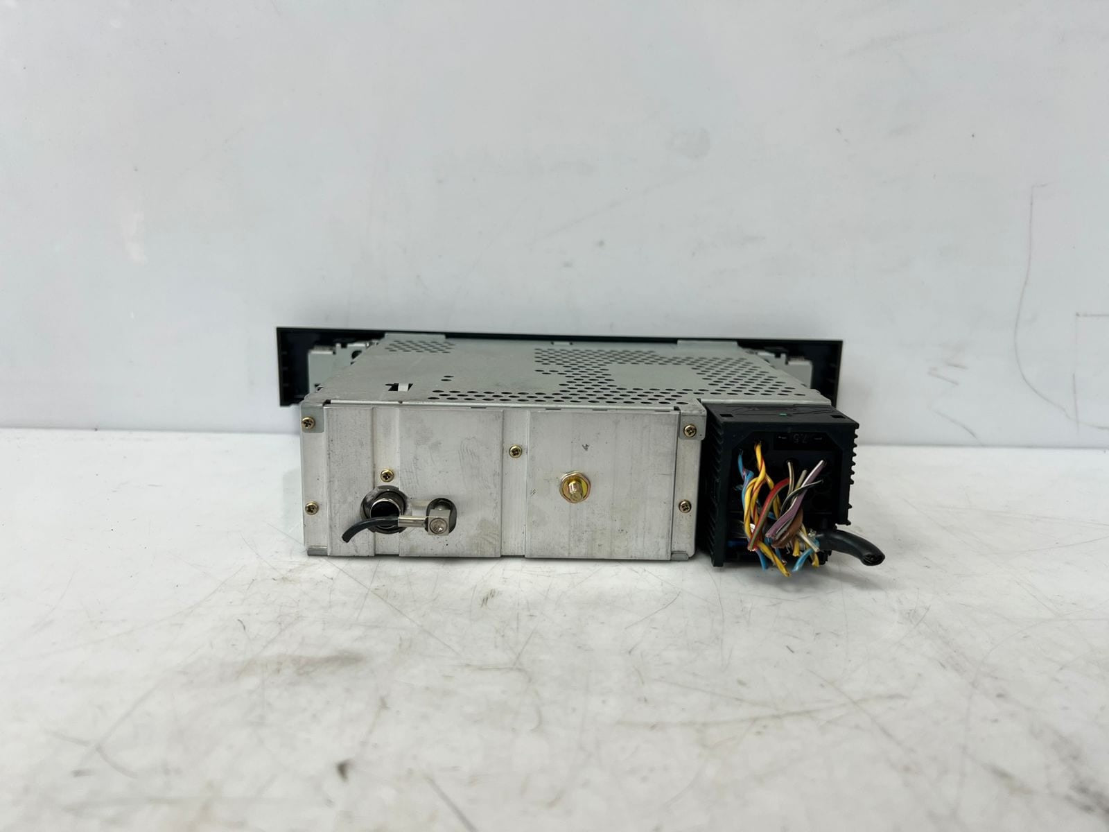 BMW C33 OCEANIA 12V DC NEGATIVE GND Business Radio 8362349 OEM