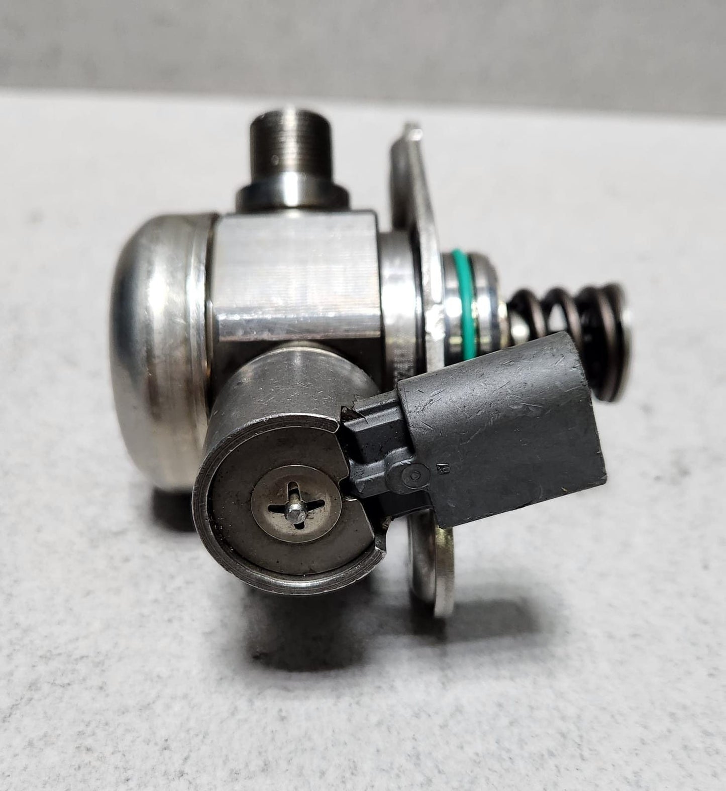 2012-2016 Mercedes-Benz C300 High Pressure Fuel Pump A2760700601 C E S Class 