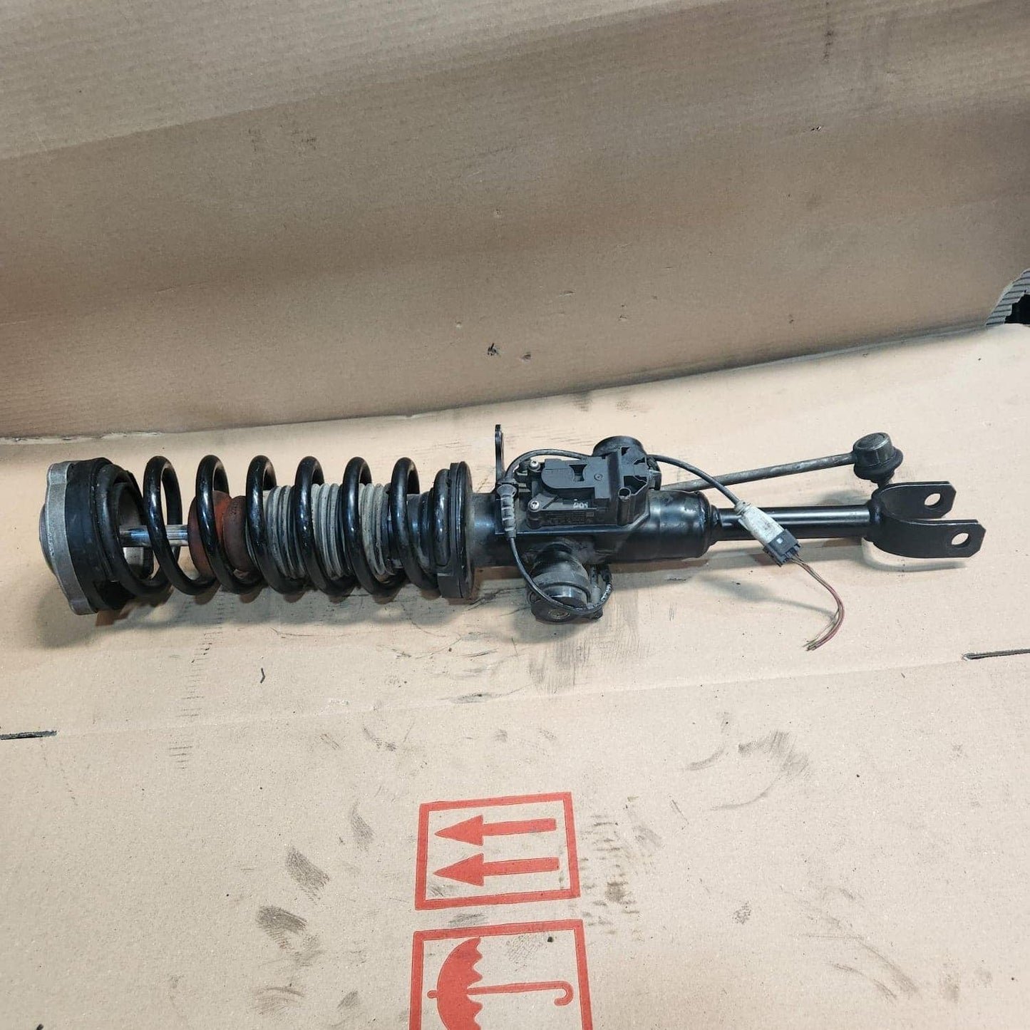 BMW Front Shock Absorber 6863116 5 Series F07 GT and 7 Series F01 Front Right 
