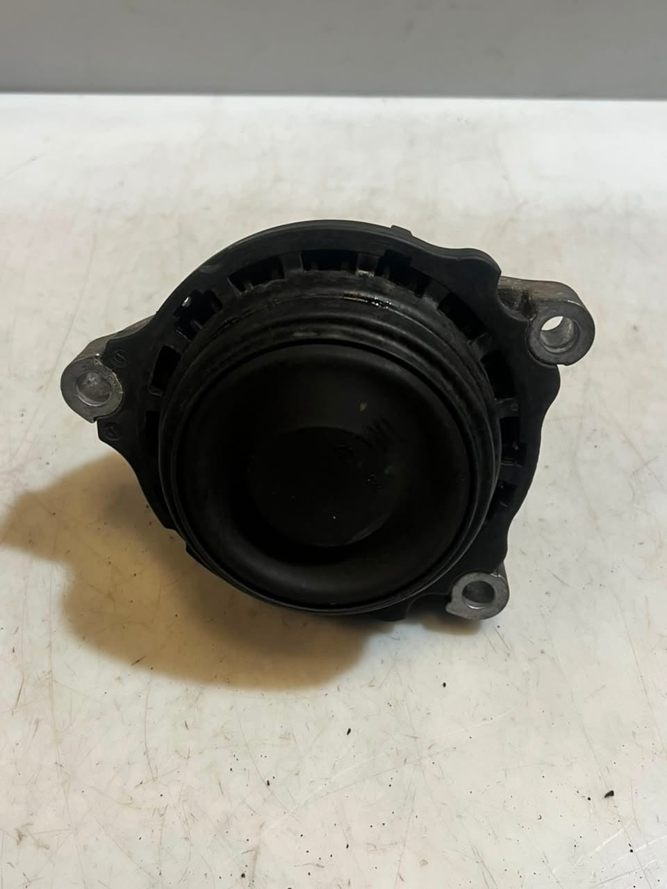 2013-2016 BMW X3 F25 X4 F26 2.0L Engine Mount Left 6868489 OEM