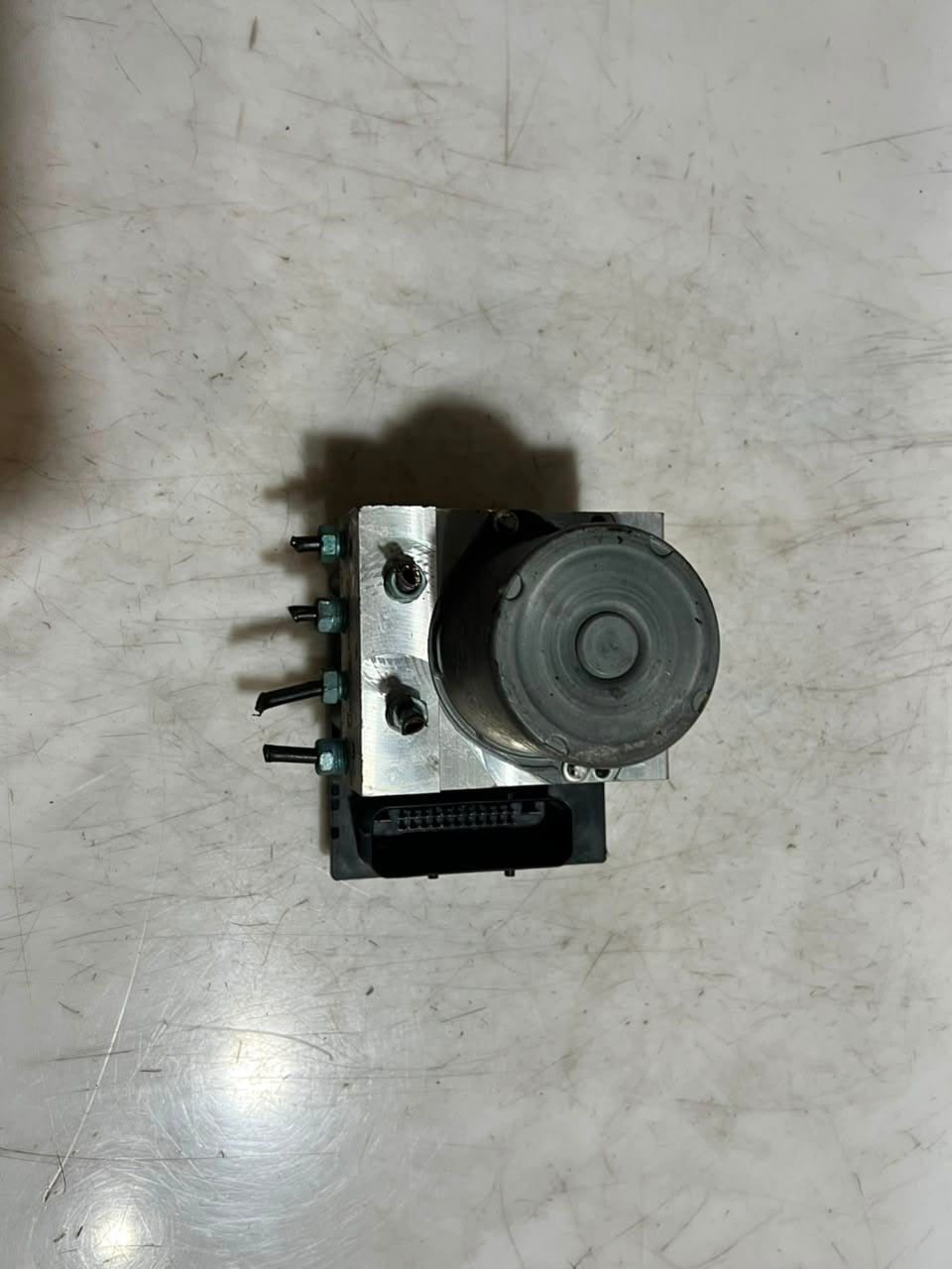 2010-2015 BMW X1 E84 ABS Hydraulic Brake Pump Control Module 6860214 OEM