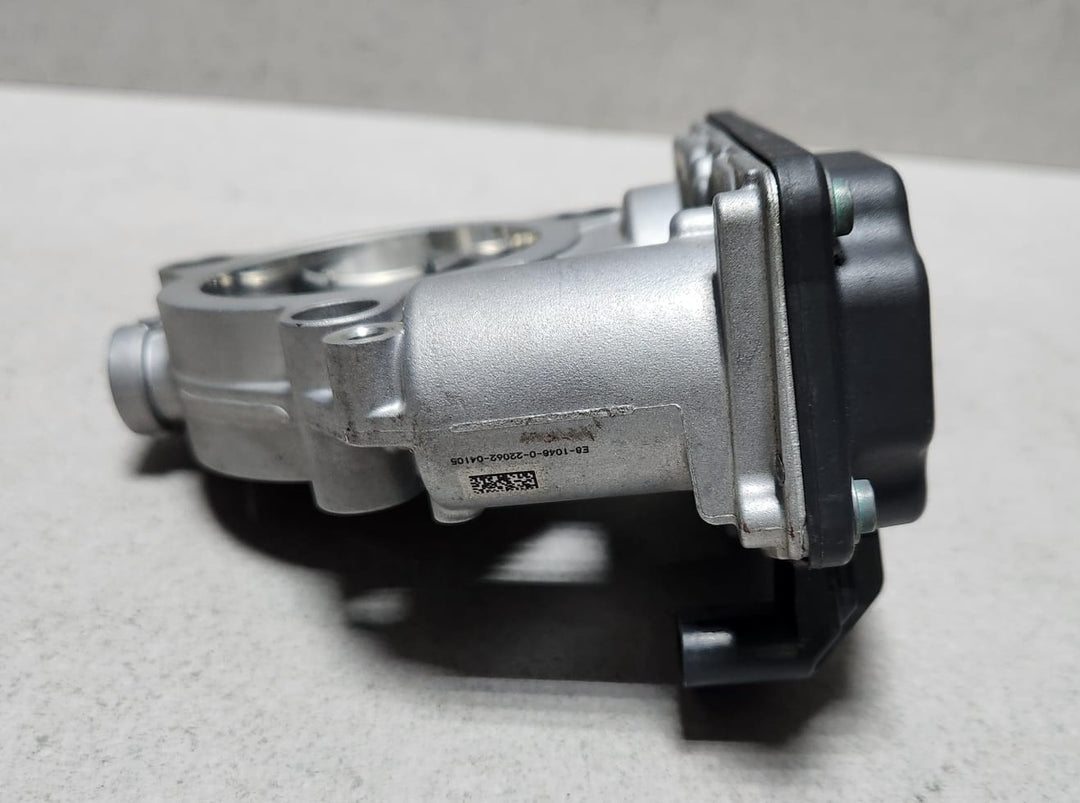 Genuine 2018-2020 BMW X2 Throttle Body 7619008 F48 G05 G07 G11 G1 G30 F90 F92