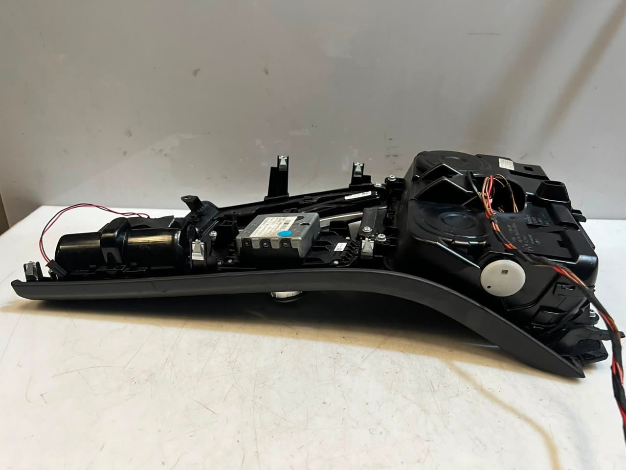 2011-2016 BMW 550i 5 Series F10 F11 Front Center Console Cup Holder 9256131