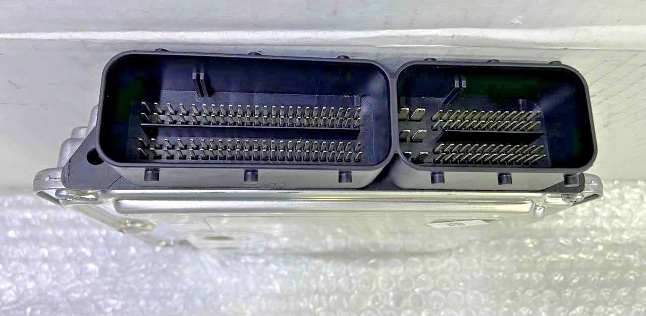 OEM BMW F07 N57N Engine Control Unit Module ECU DDE SET 8572440 BOSCH