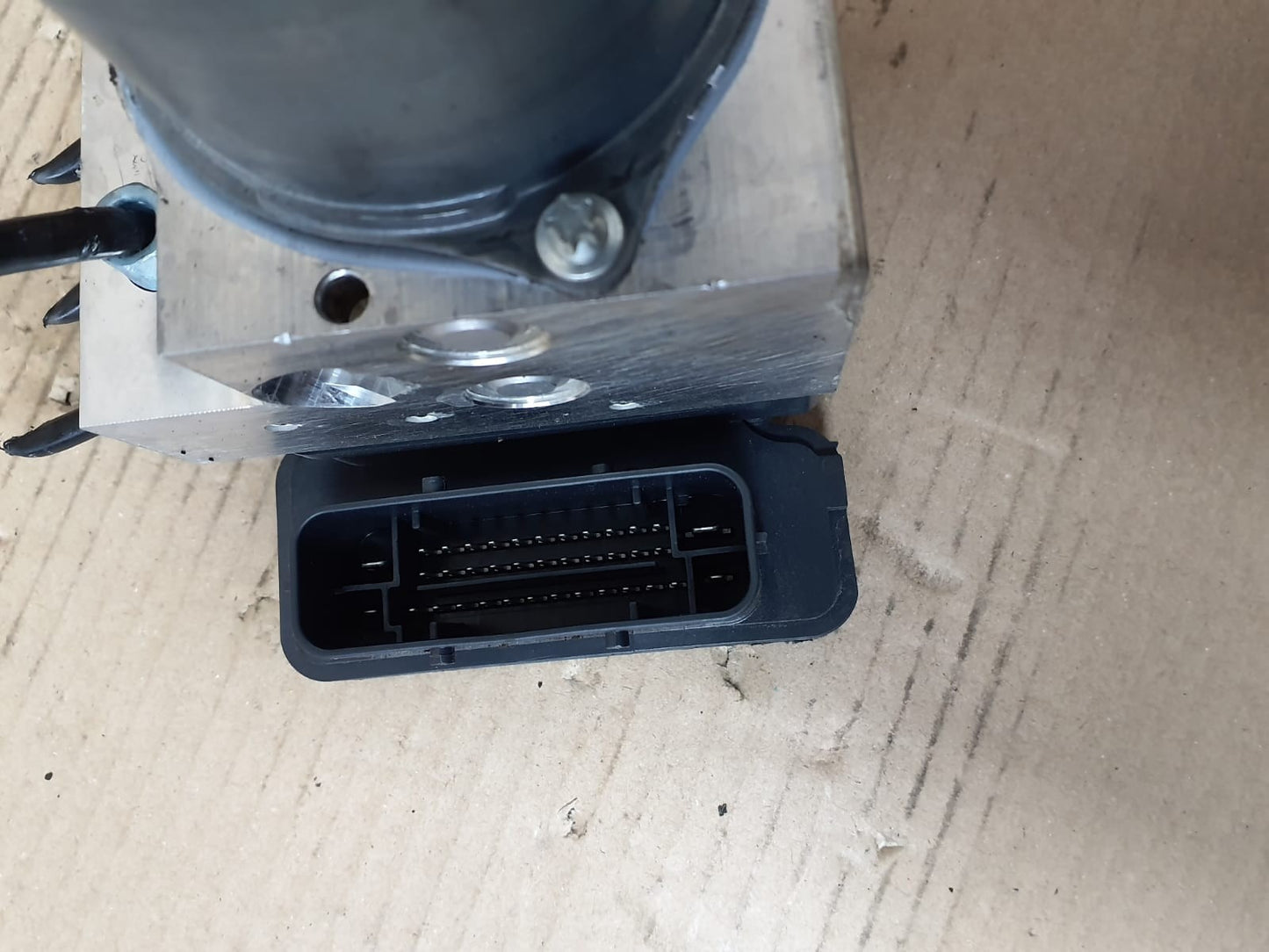 2011-2016 BMW F10 F11 5 Series 528i ABS Pump DSC Hydraulic Control Unit 6868329