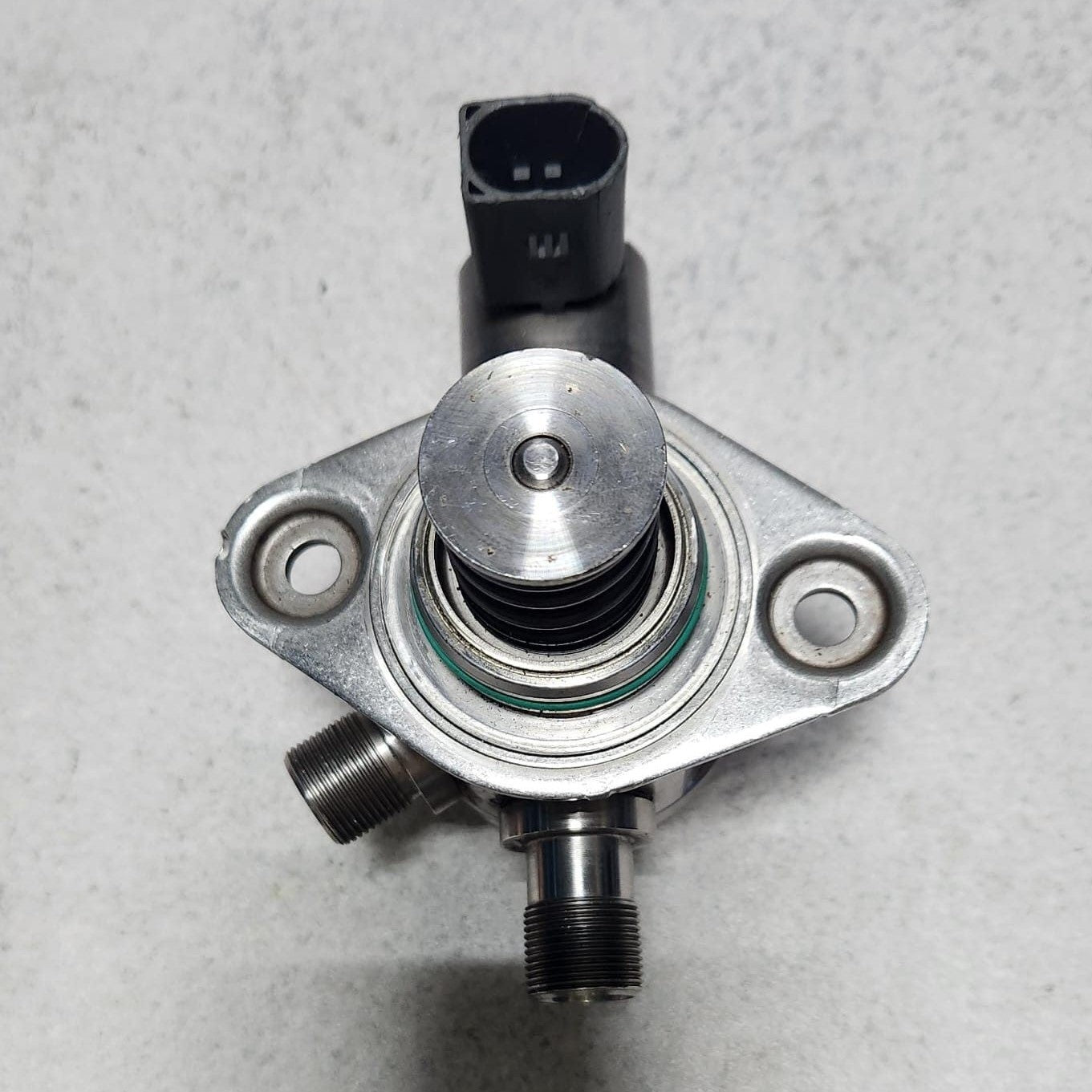 2012-2018 Mercedes-Benz CLS550 High Pressure Fuel Pump A2780701101