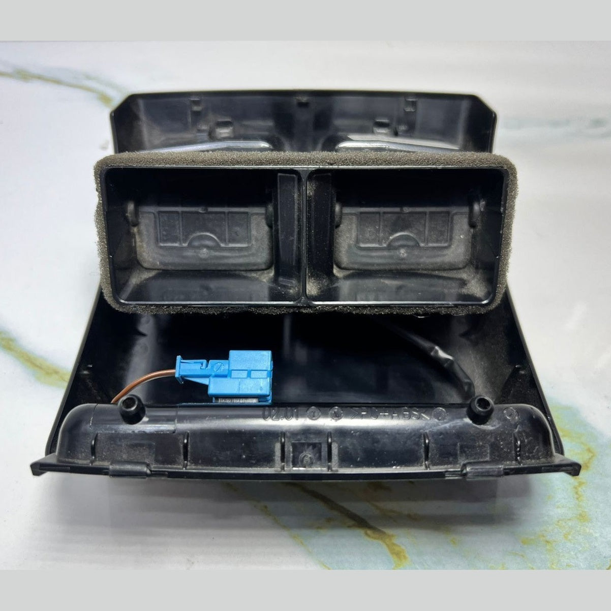 2008-2012 Mercedes-Benz W204 C-Class Centre Console Air Vent A204 8300954 OEM