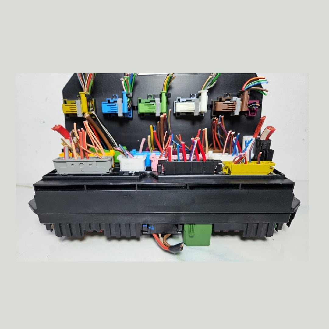 10-16 Mercedes-Benz W212 W204 Front SAM Module Relay Fuse Box A212 9006824 OEM