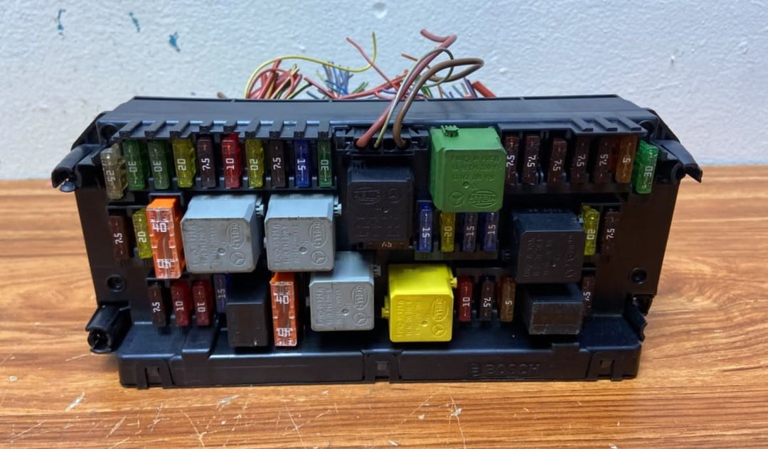2011-2015 Mercedes SLK Fuse Box Control Unit A2129007324 SLK R172 E-Class W212