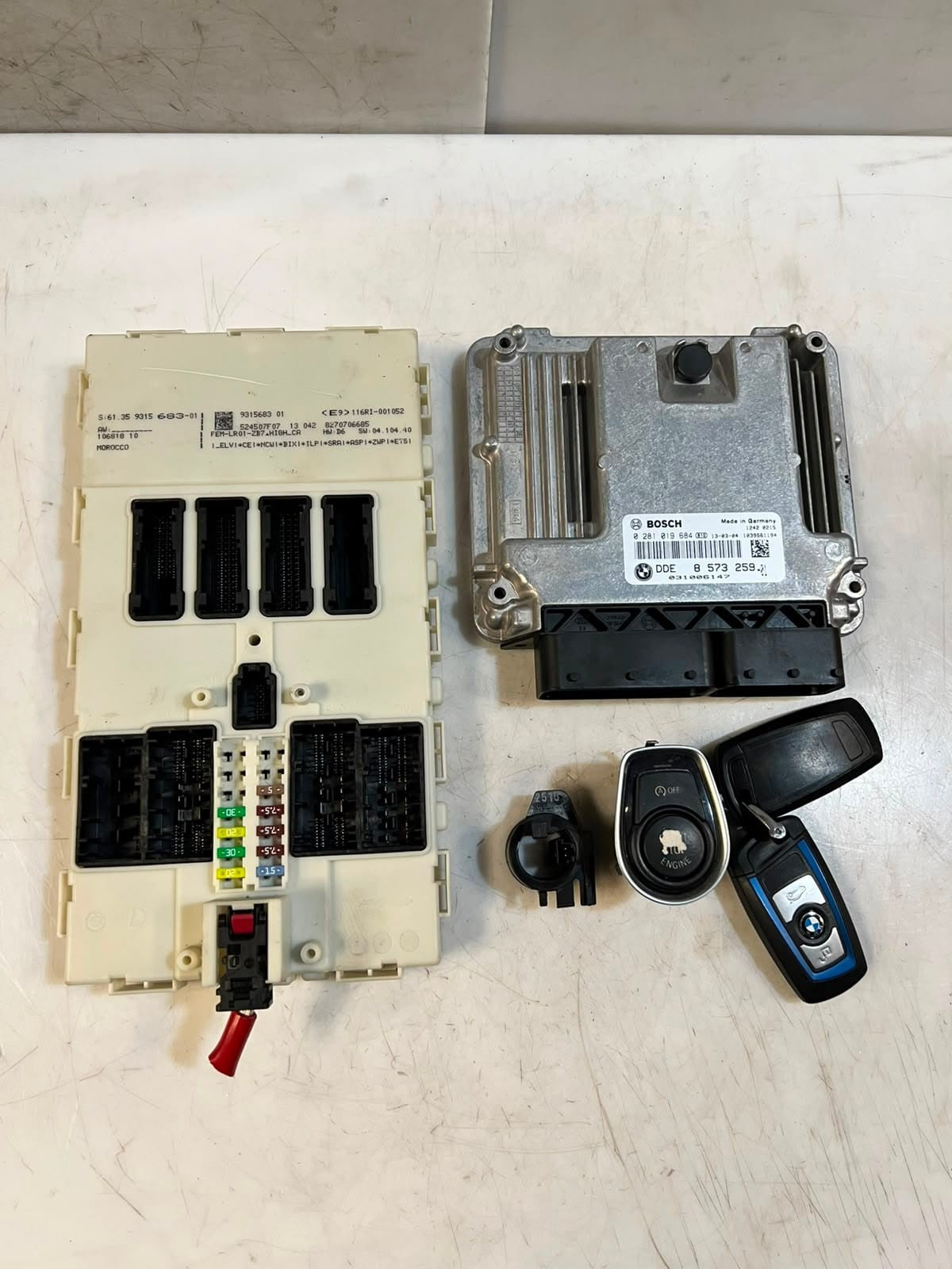 2013 BMW F30 N47N 328i Engine Control Unit ECU SET DDE+FEM+2KEYS 8573259 OEM