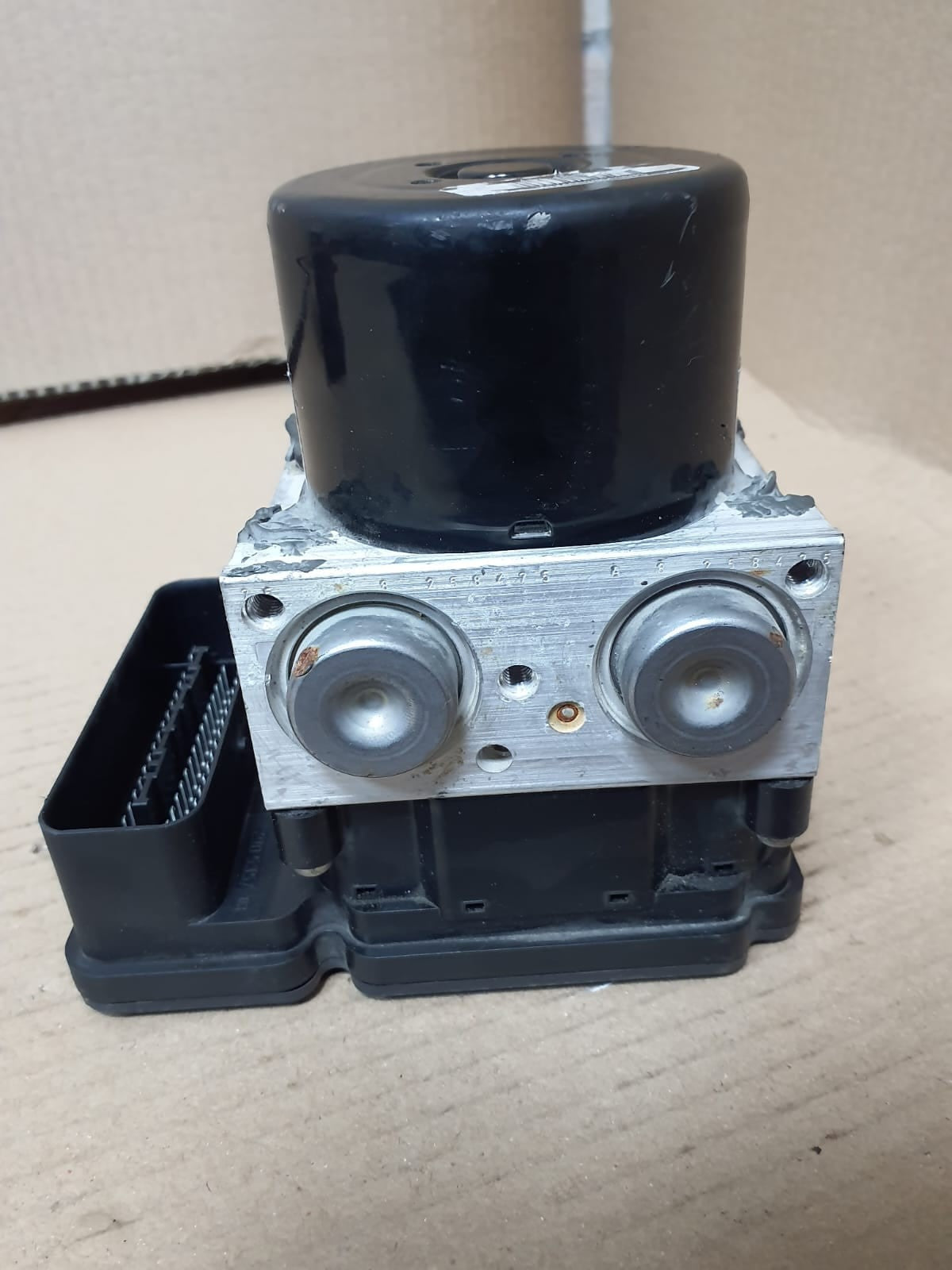 2005-2007 BMW 3 Series E90 E91 E92 E93 330i 335i 330d ABS Pump/Module 6776069