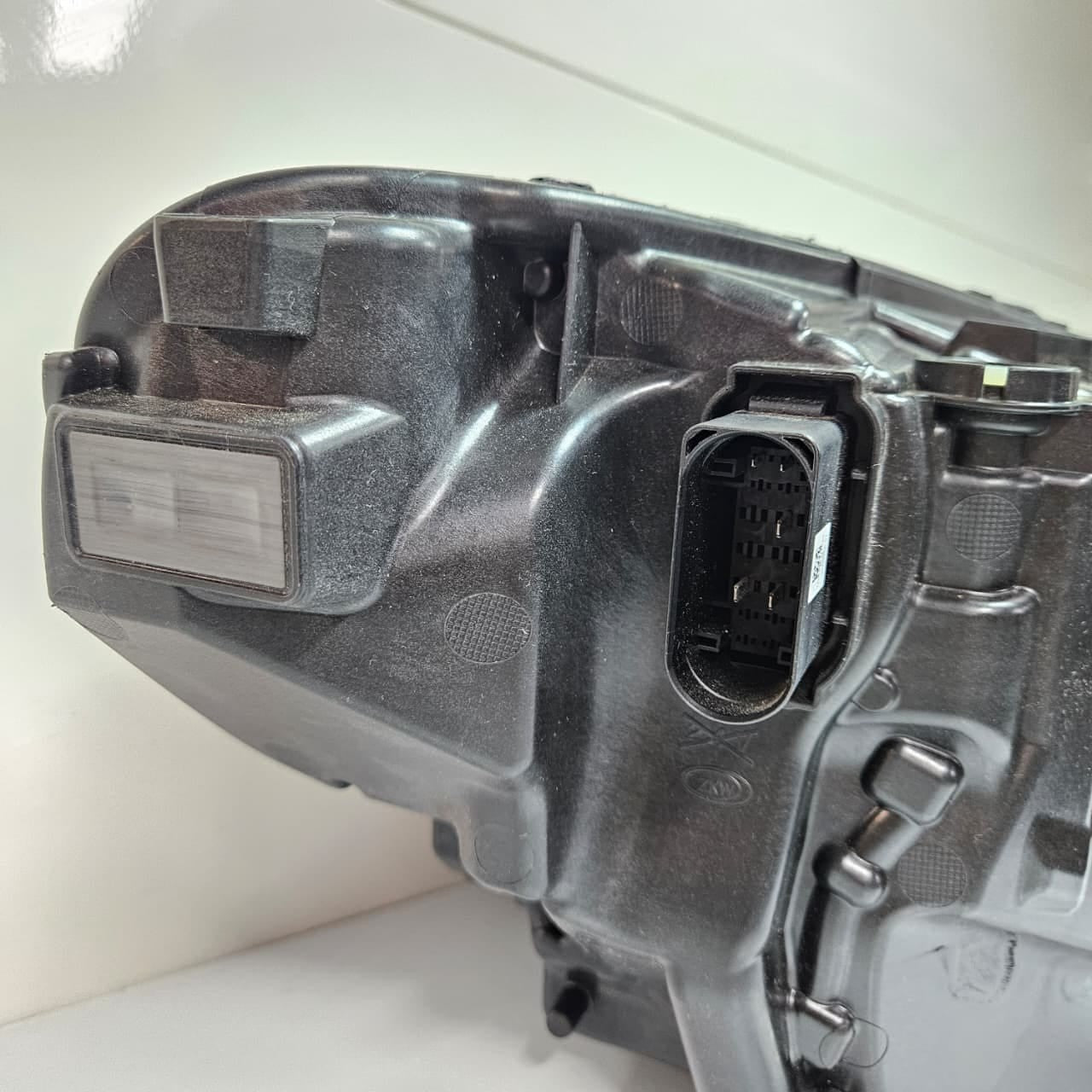 Volvo XC40 C40 LHD Front Headlight Left LED ECE 32404659