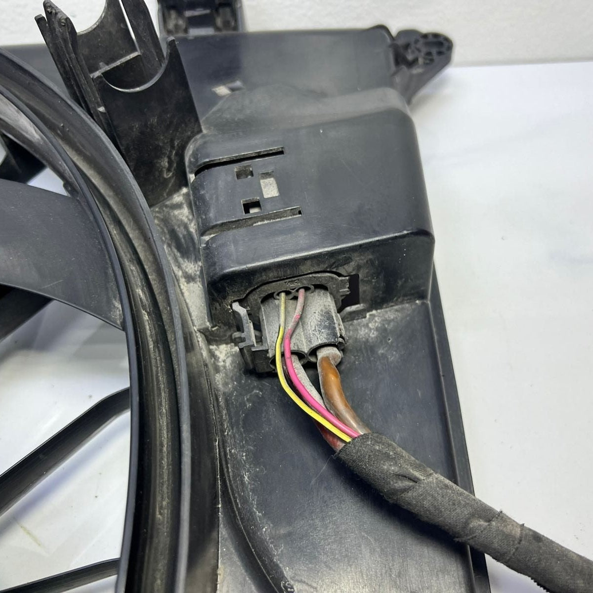 2006-2013 Mercedes-Benz ML350 Radiator Cooling Fan Assembly A 164 500 04 93