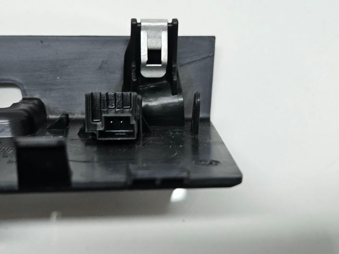 6807232-2019-2024 BMW 330i G26 C Type USB Port With Trim OEM